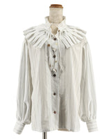 プリーツ襟ストライプ柄飾り釦ブラウス